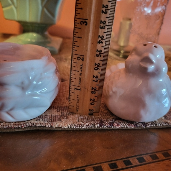 White Bird on a Nest Ceramic Salt Pepper Shakers Stacking set Nesting Vintage - Picture 6 of 9